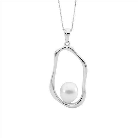 Sterling silver pearl pendant
